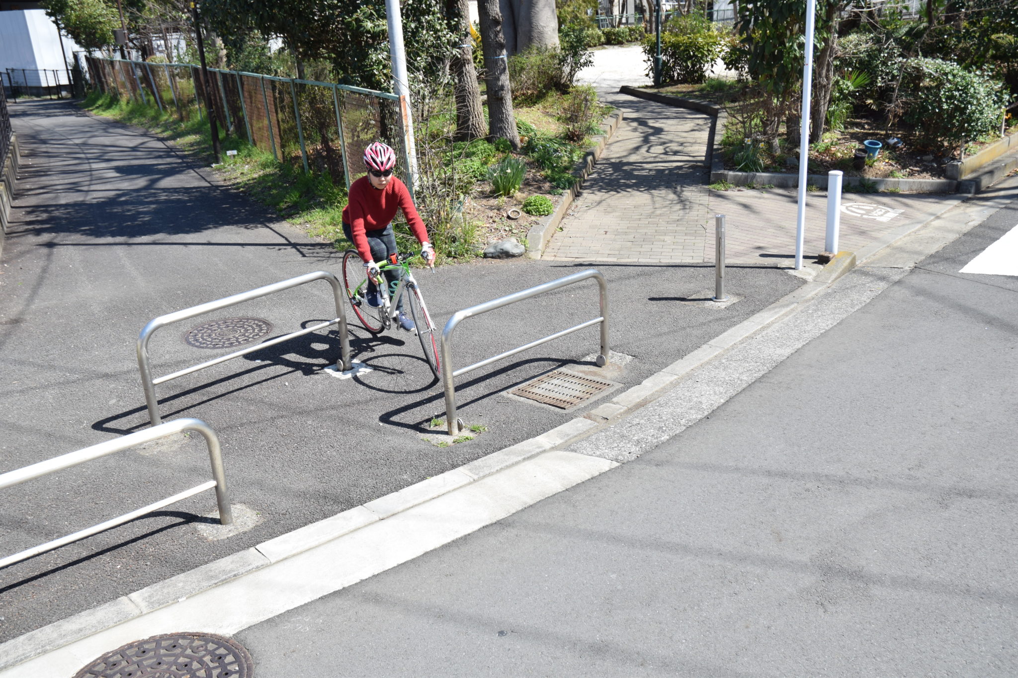 スポーツ自転車 足がつかない